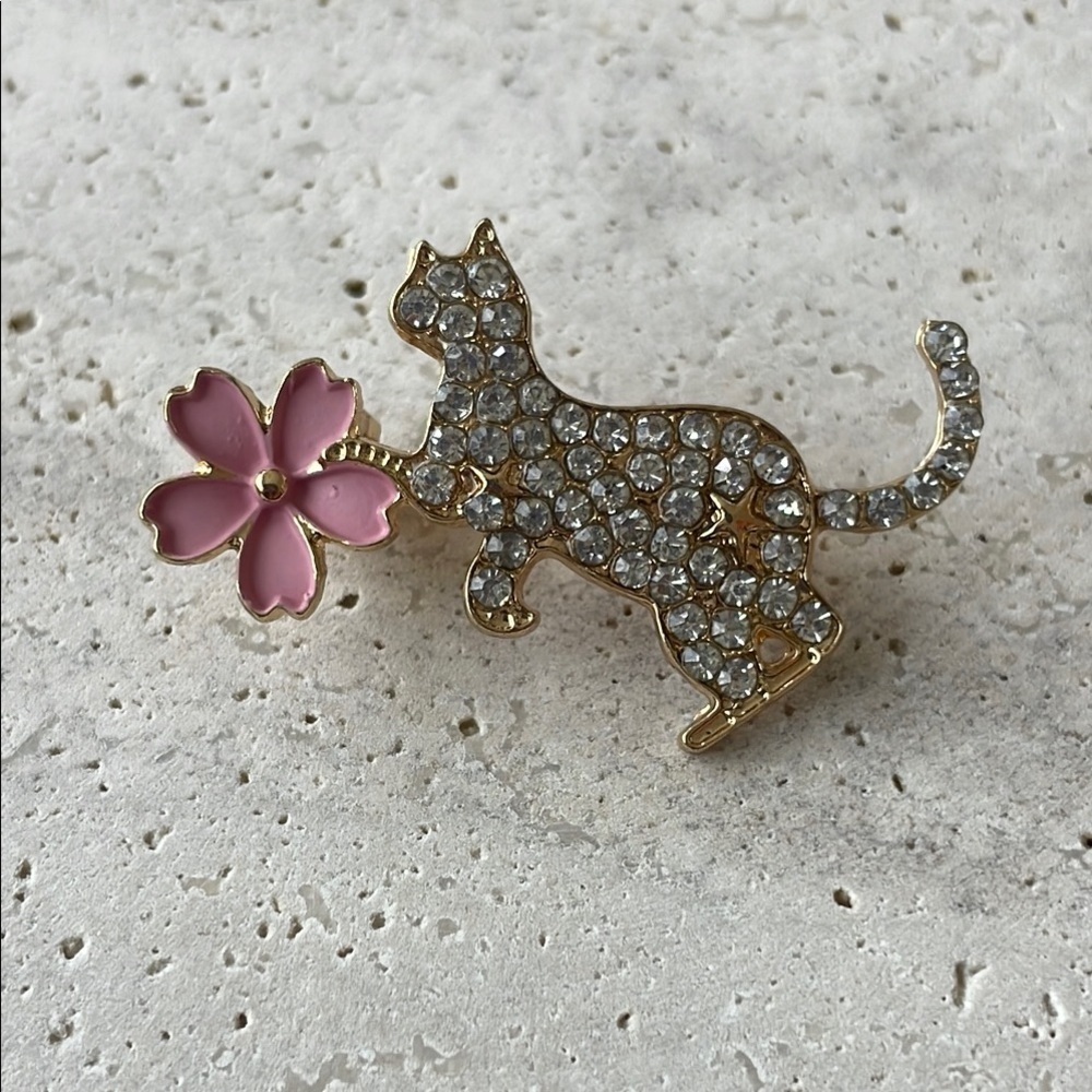 Sparkling Cat Brooch with Pink Flower